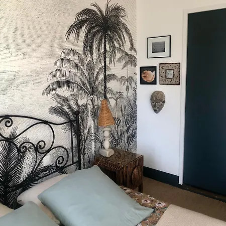 L'heure Bleue Bed & Breakfast *